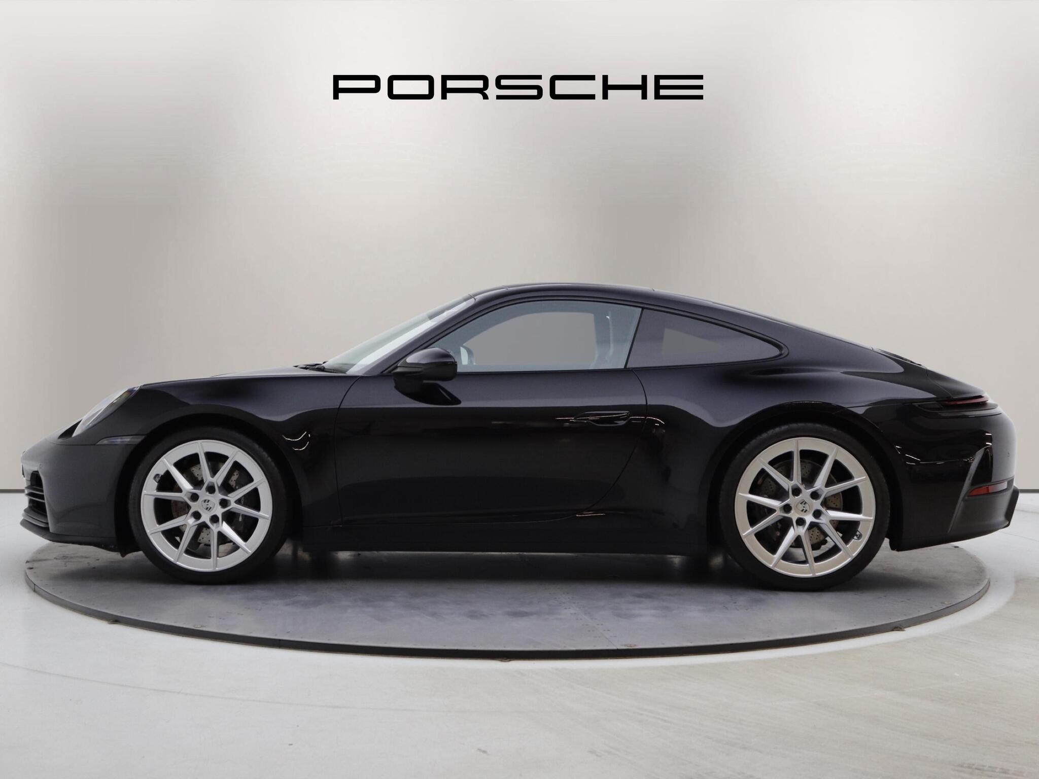 Porsche 911 view 4