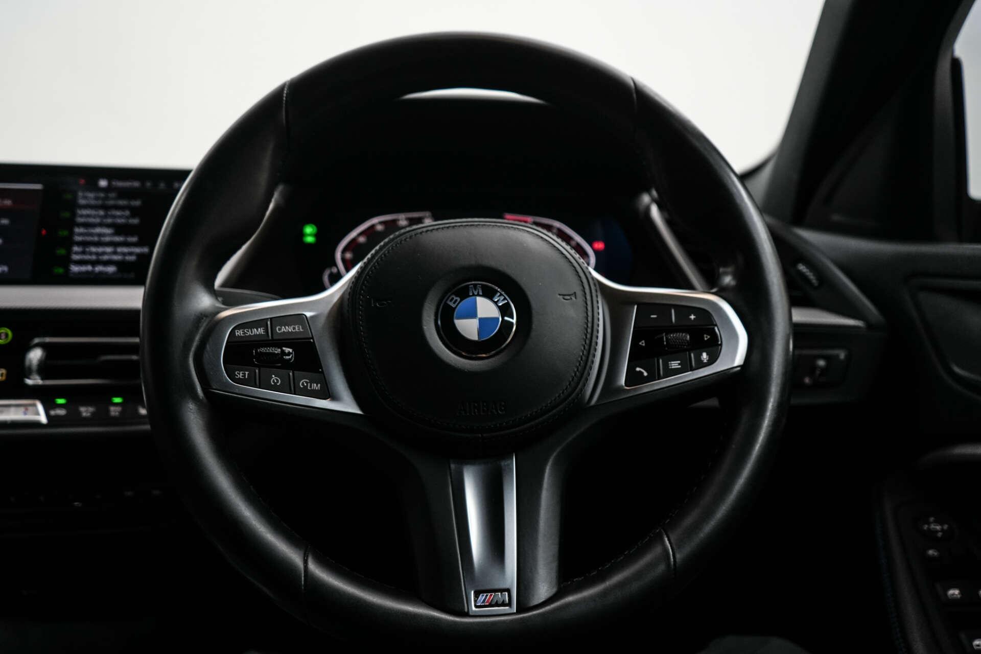 BMW 1 Series view 37