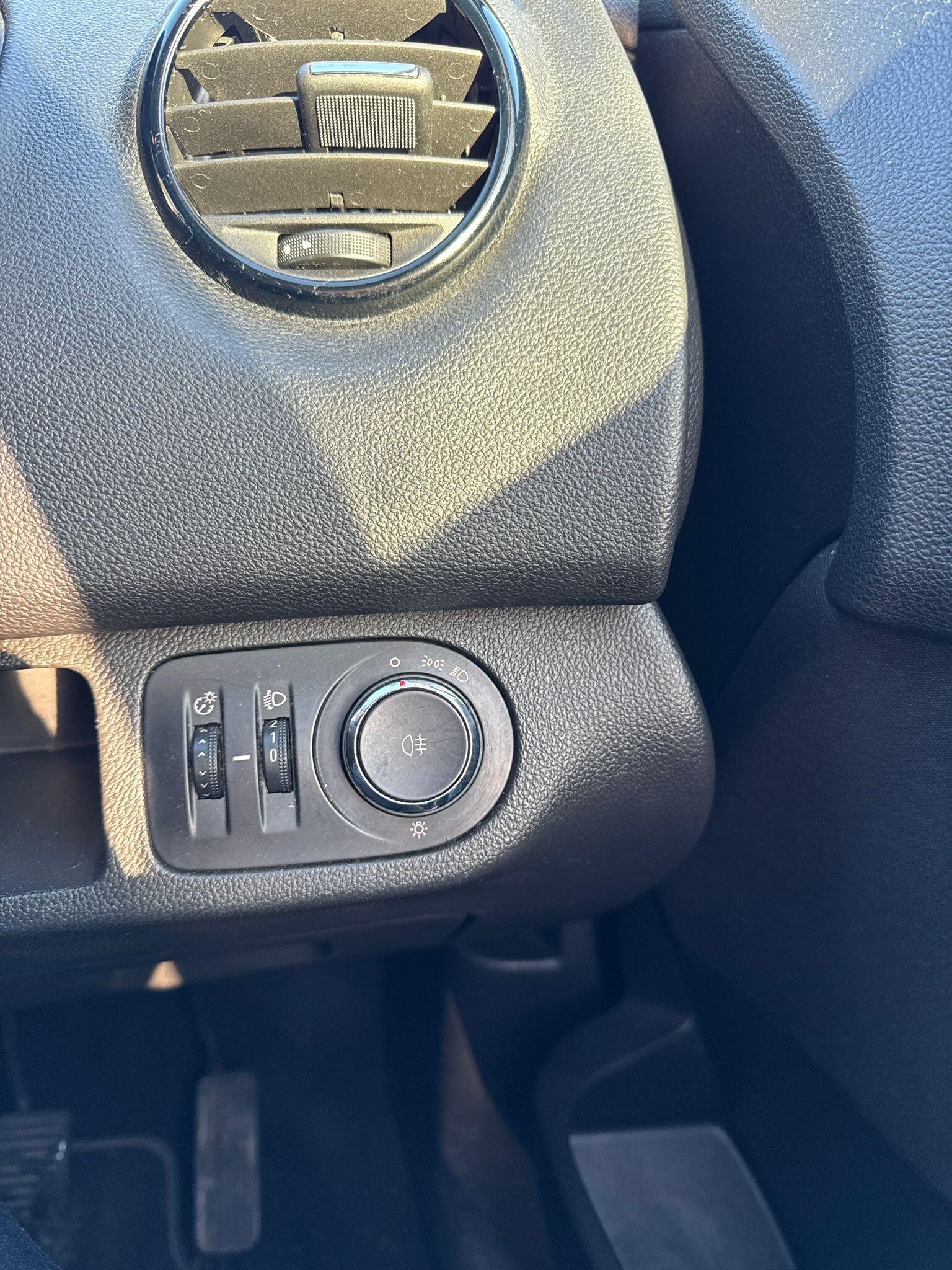 2011 Vauxhall Meriva 1.4T 16V Exclusiv Euro 5 5dr • 70,000 miles image 22