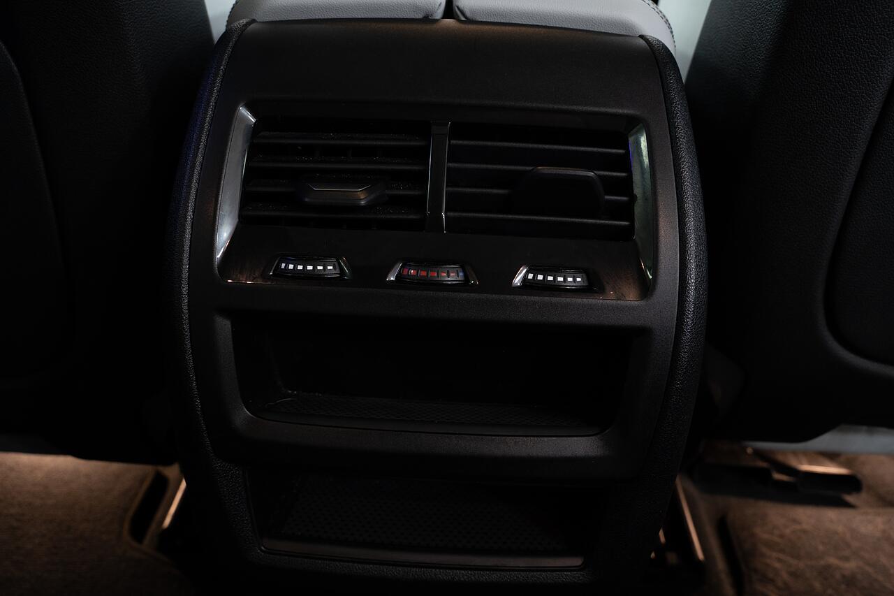 BMW X5 view 18