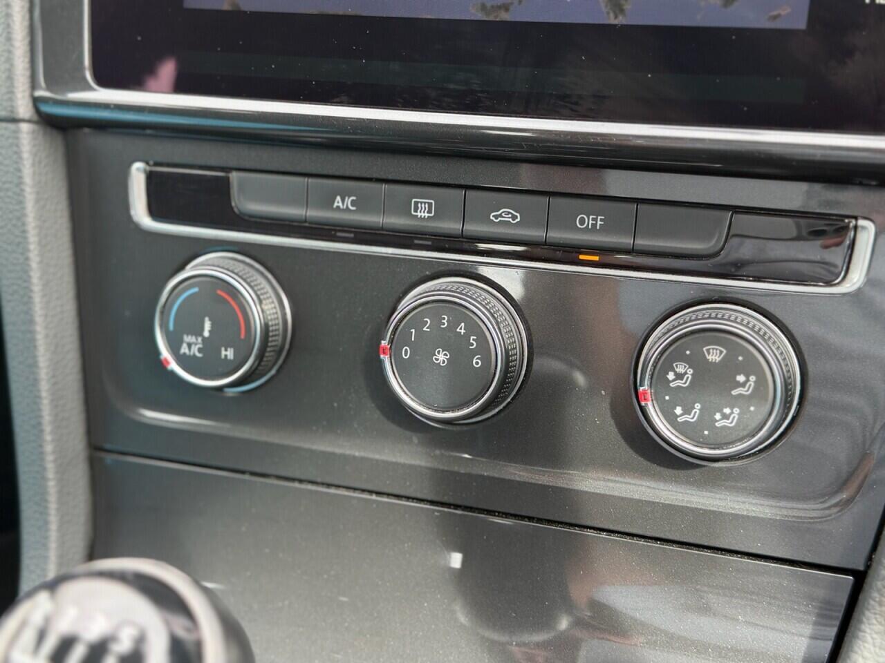 Volkswagen Golf view 24