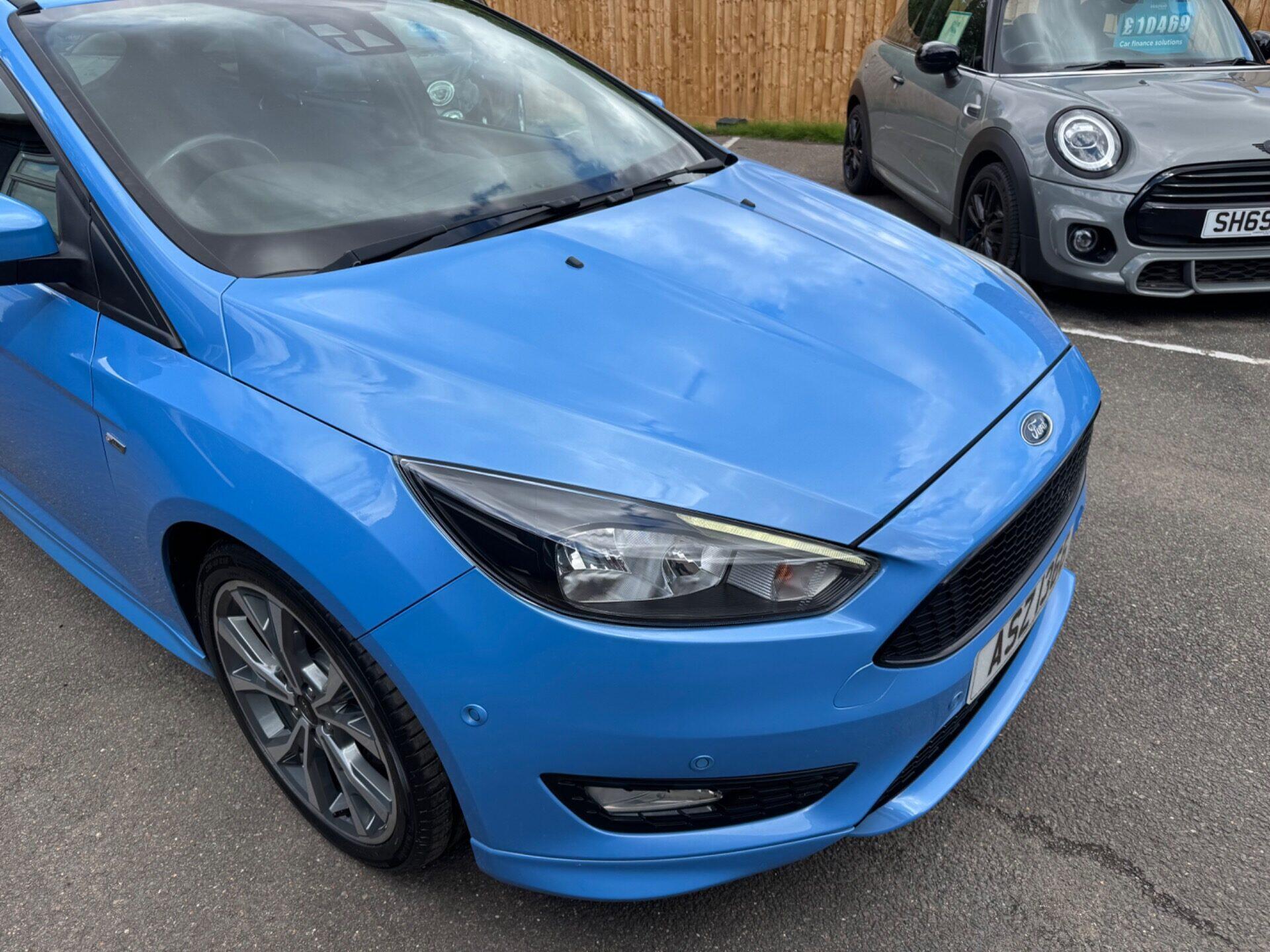 Ford Focus view 3