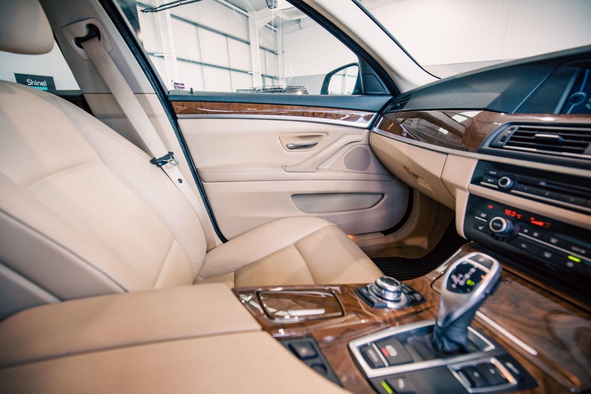 BMW 5 Series view 20