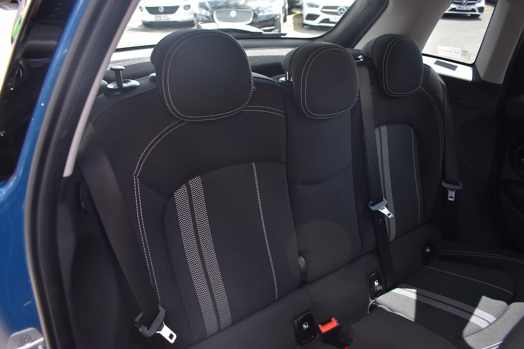 Mini Cooper view 34