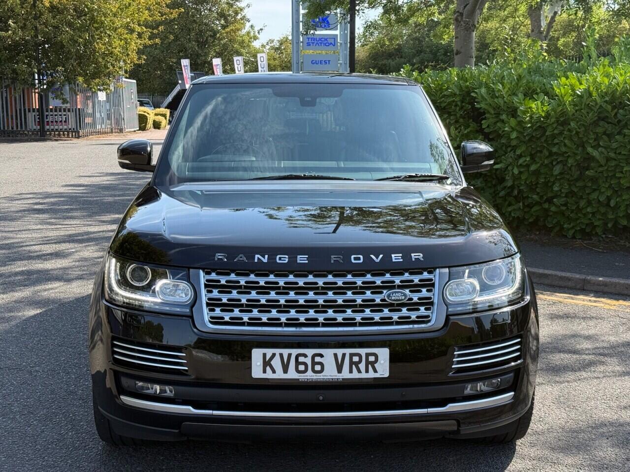 Land Rover Range Rover view 2