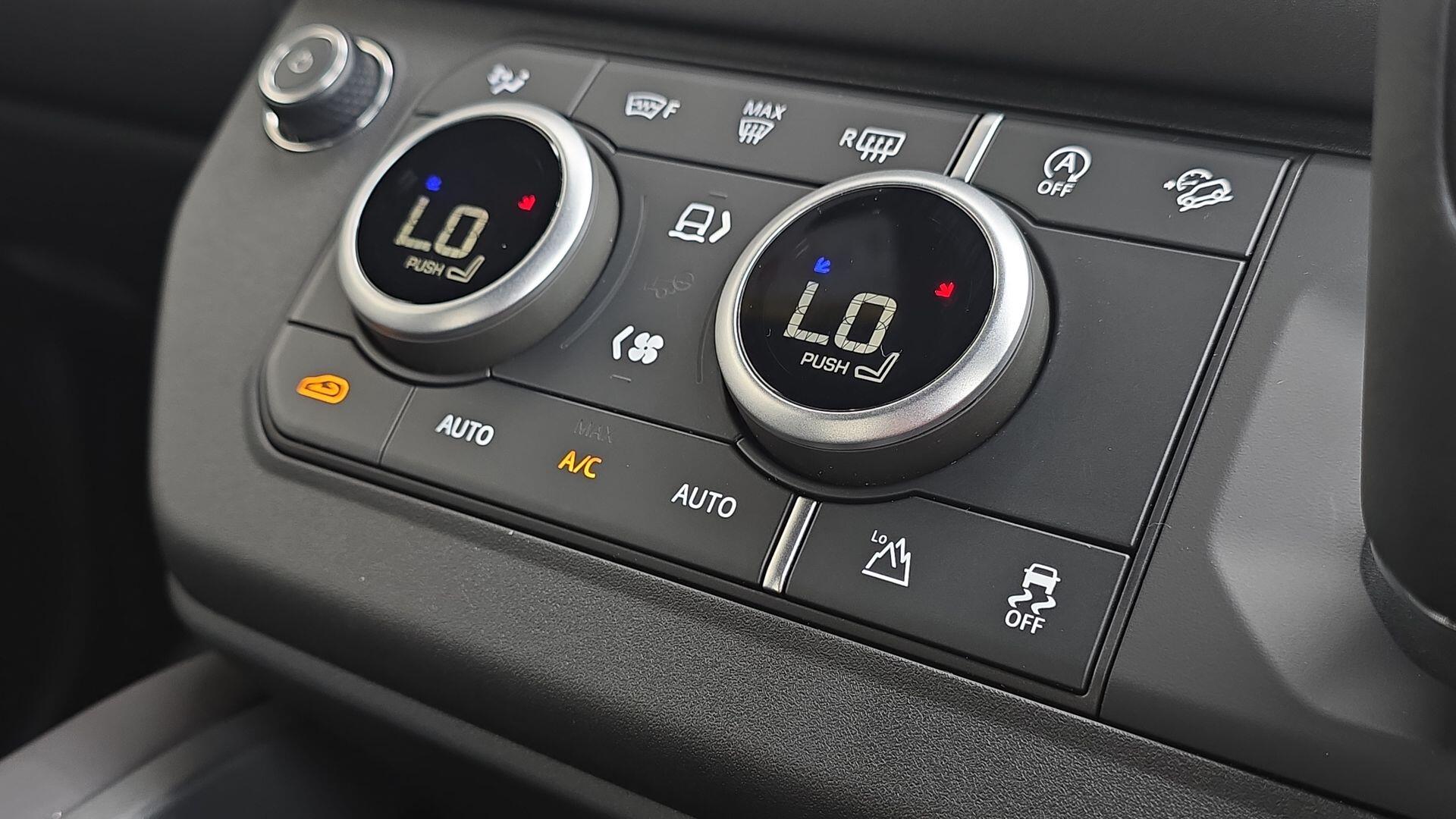 Land Rover Defender view 38