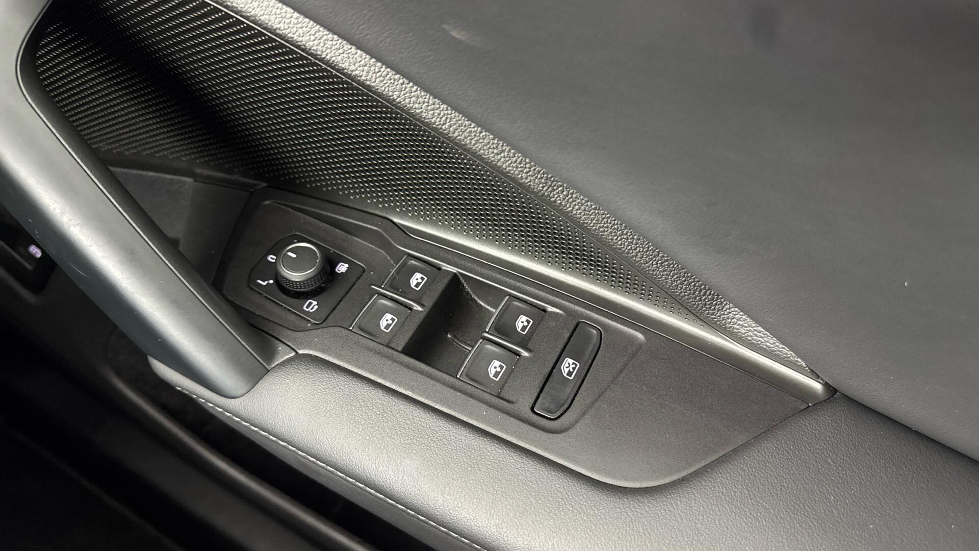 Volkswagen Tiguan view 45