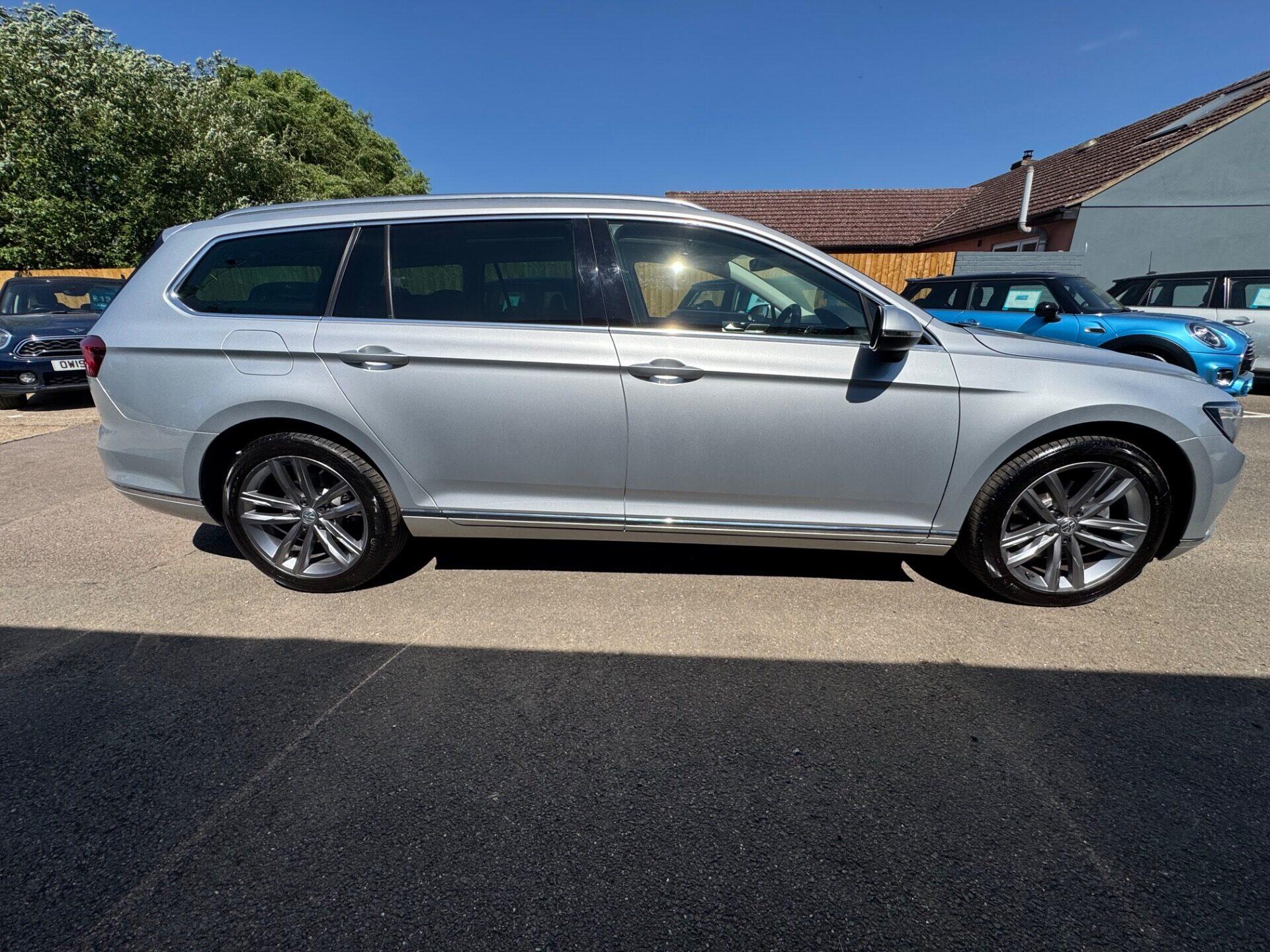 Volkswagen Passat view 6