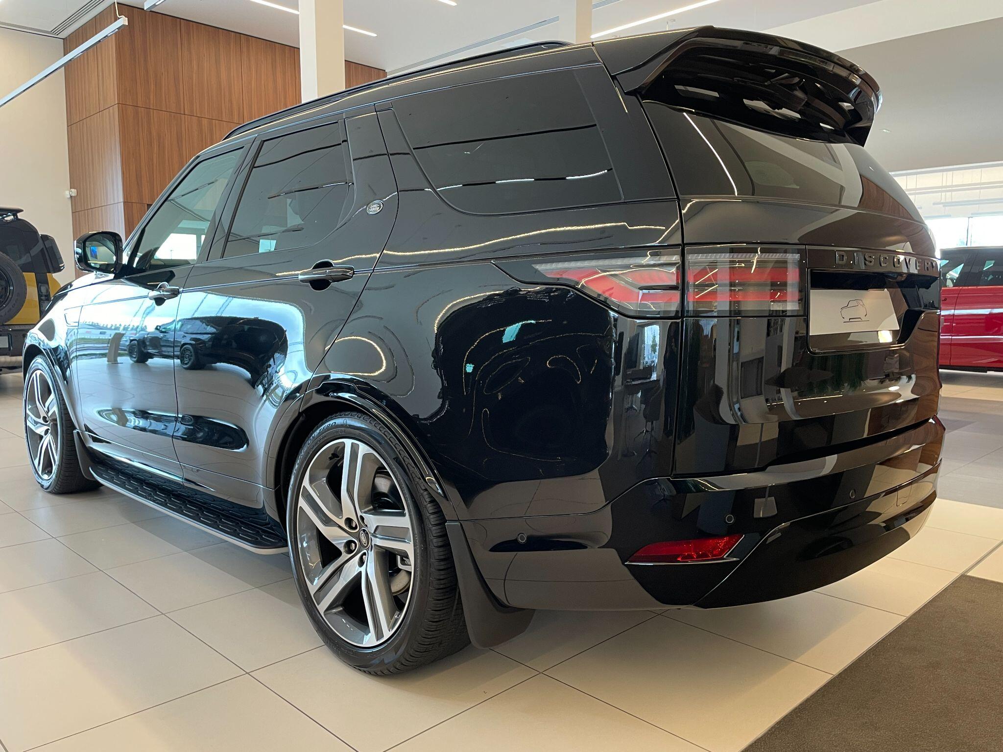 Land Rover Discovery view 4