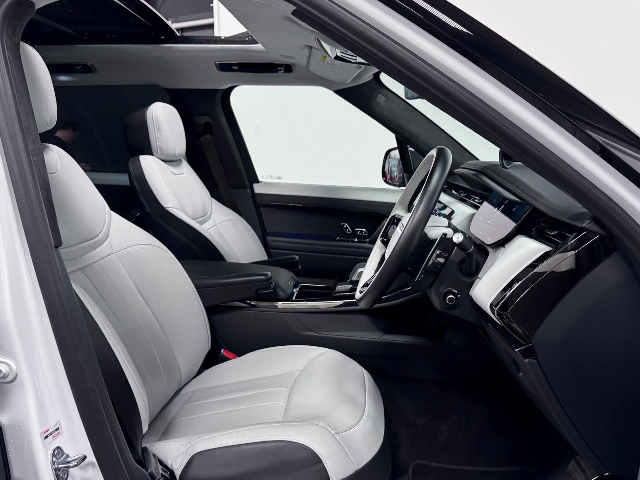 Land Rover Range Rover Sport view 28