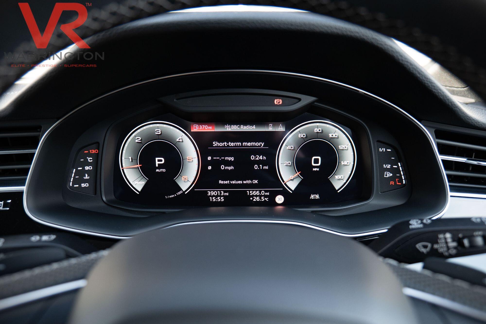 Audi Q7 view 11