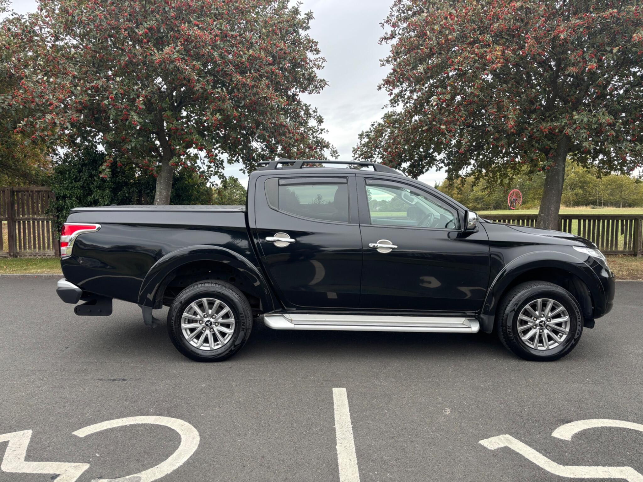 Mitsubishi L200 view 8