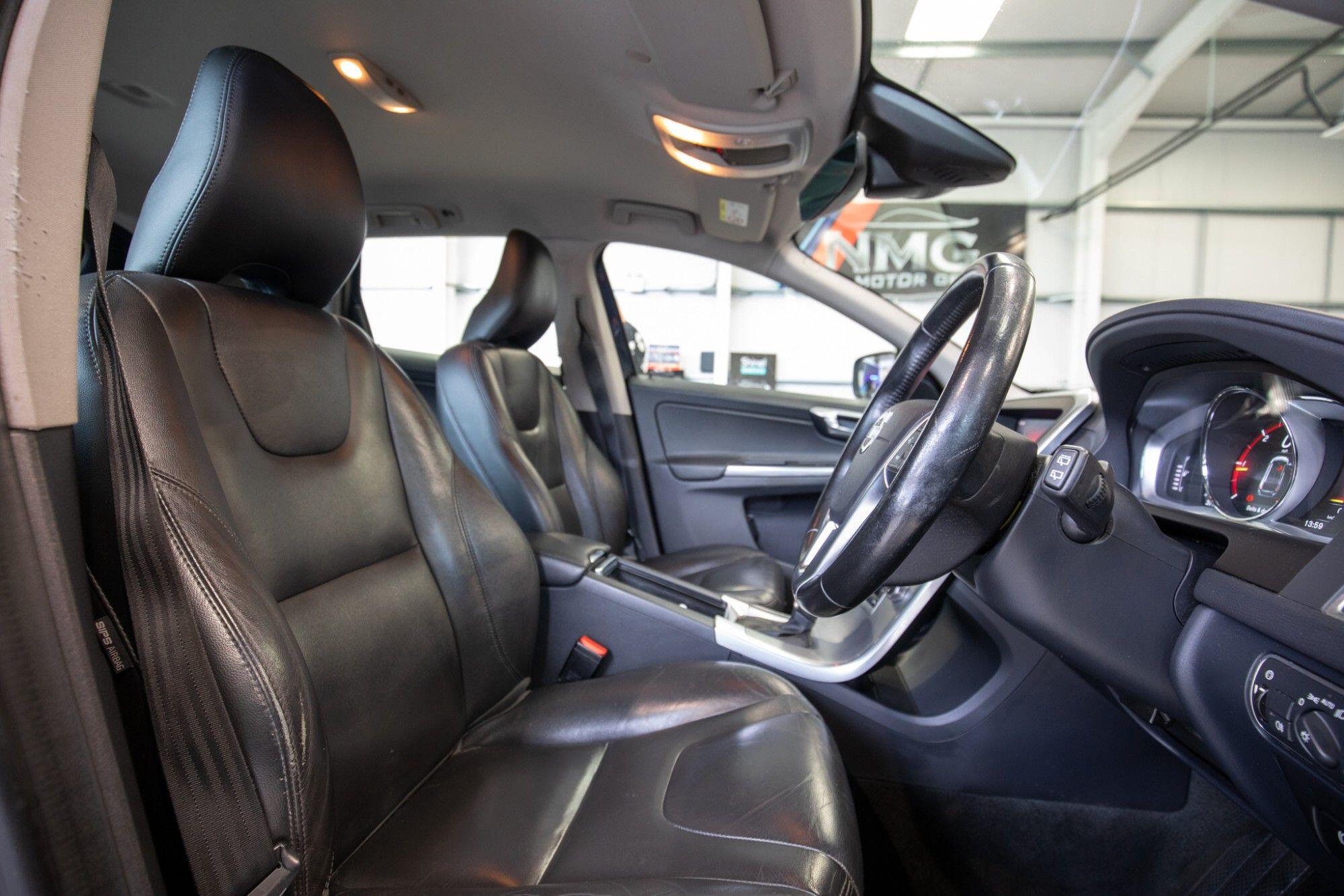 Volvo XC60 view 3