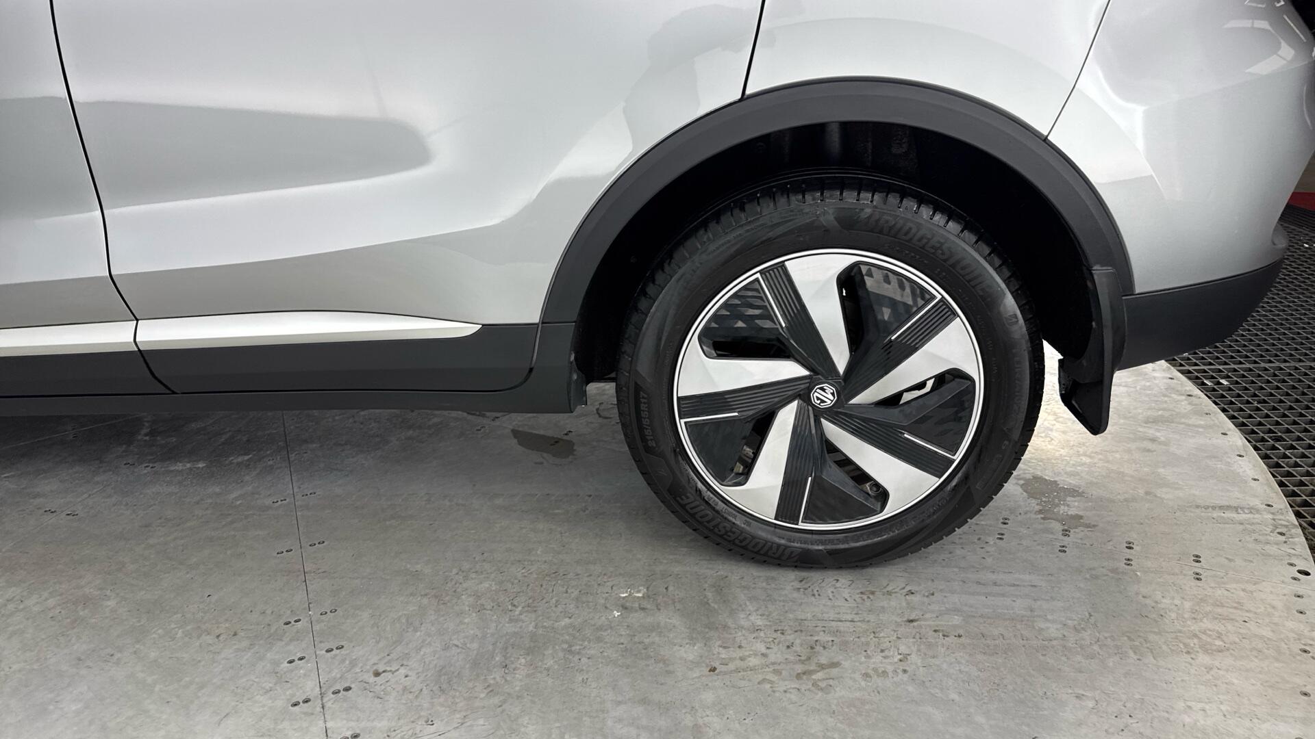 MG ZS view 25