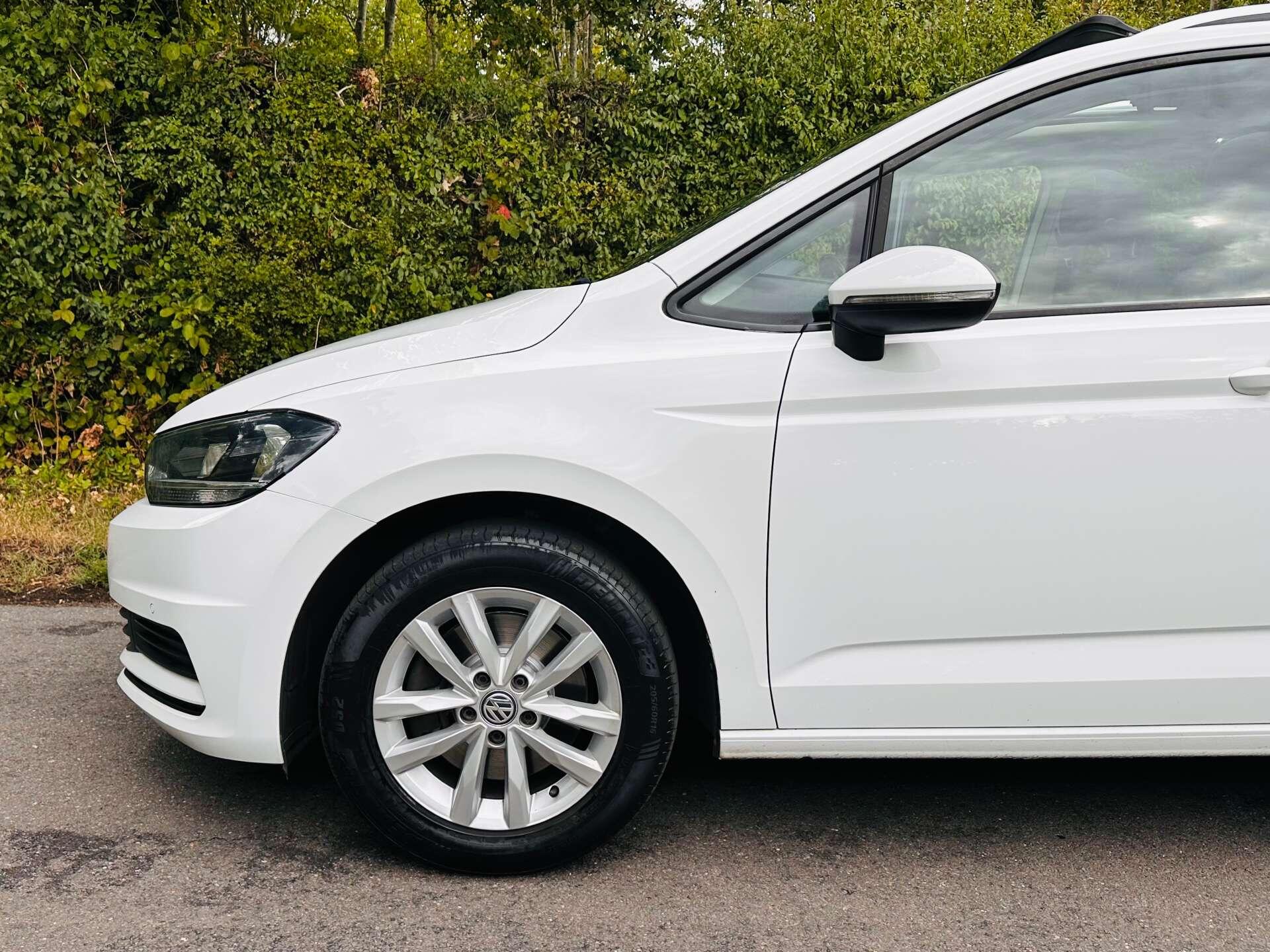 Volkswagen Touran view 34