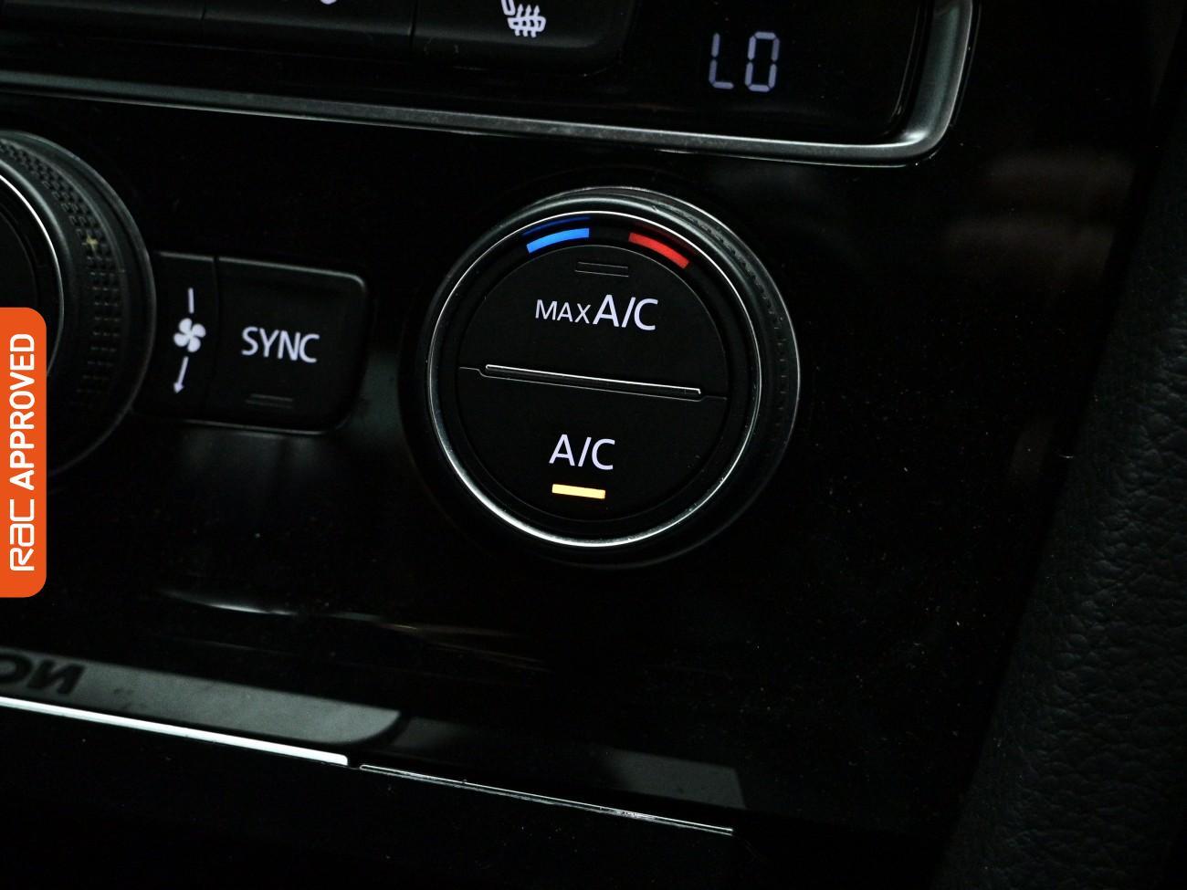 Volkswagen Golf view 25