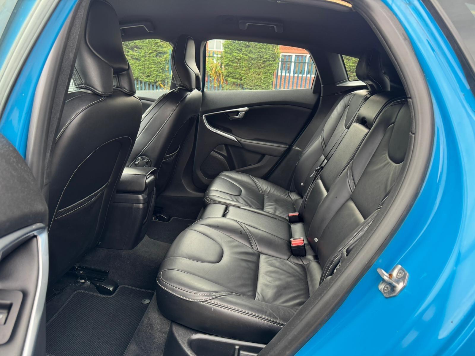 Volvo V40 view 18