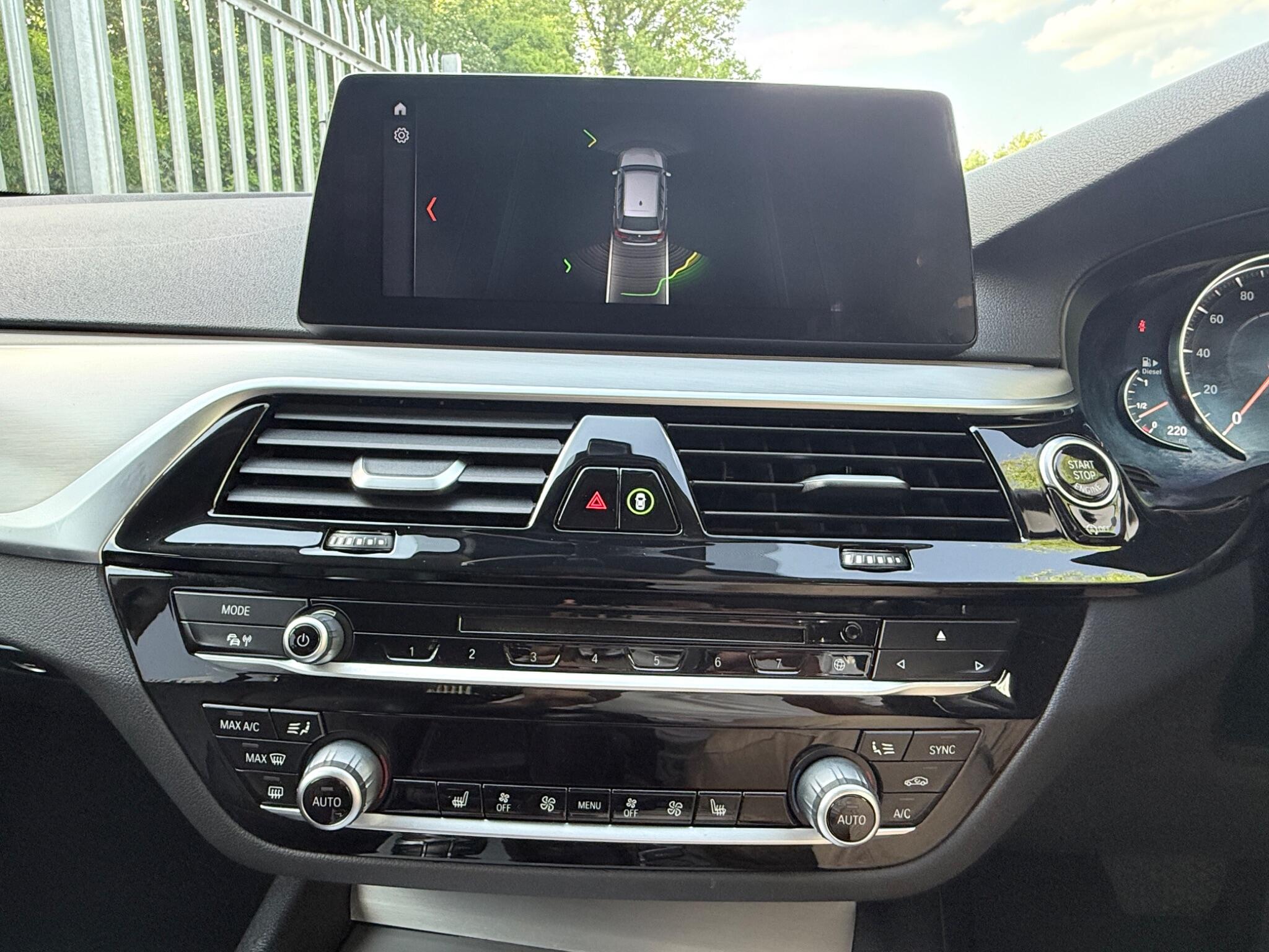 2017 BMW 5 Series image 41
