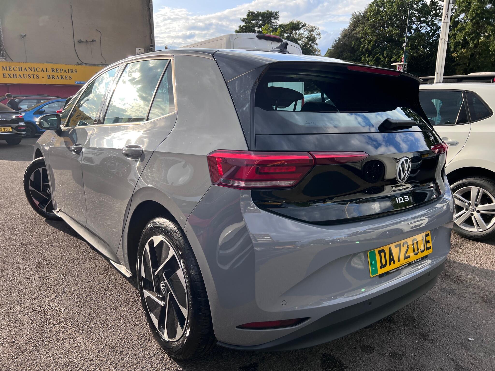 Volkswagen Id.3 view 8