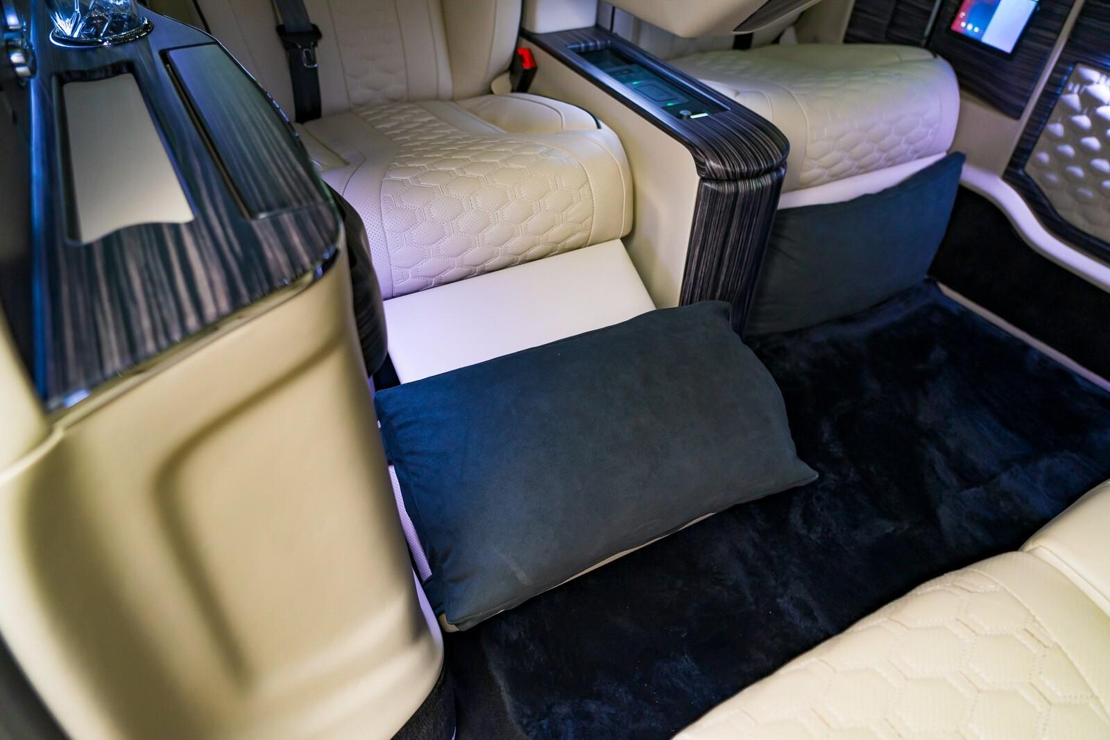 Mercedes-Benz V-Class view 28