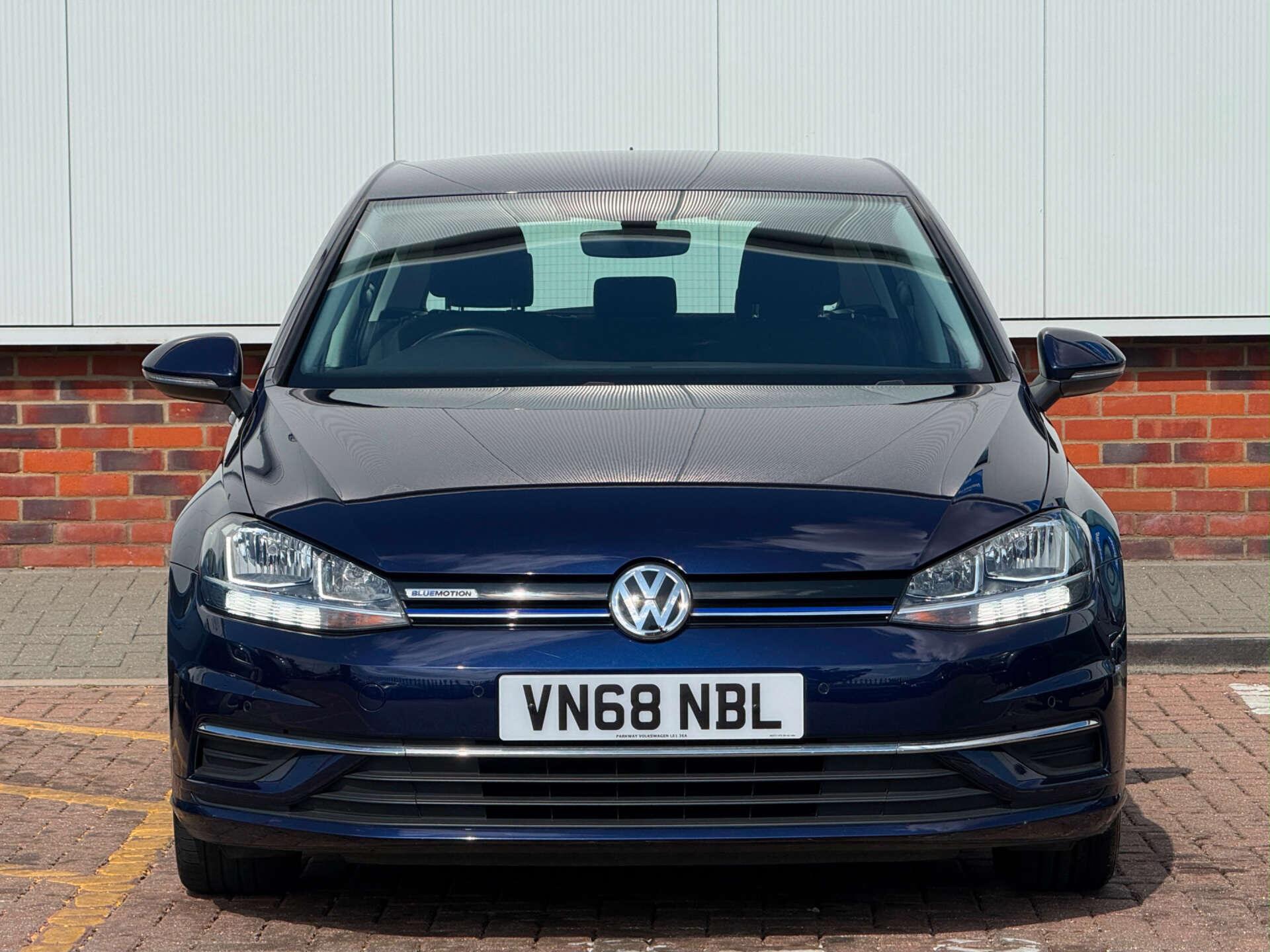 Volkswagen Golf view 2