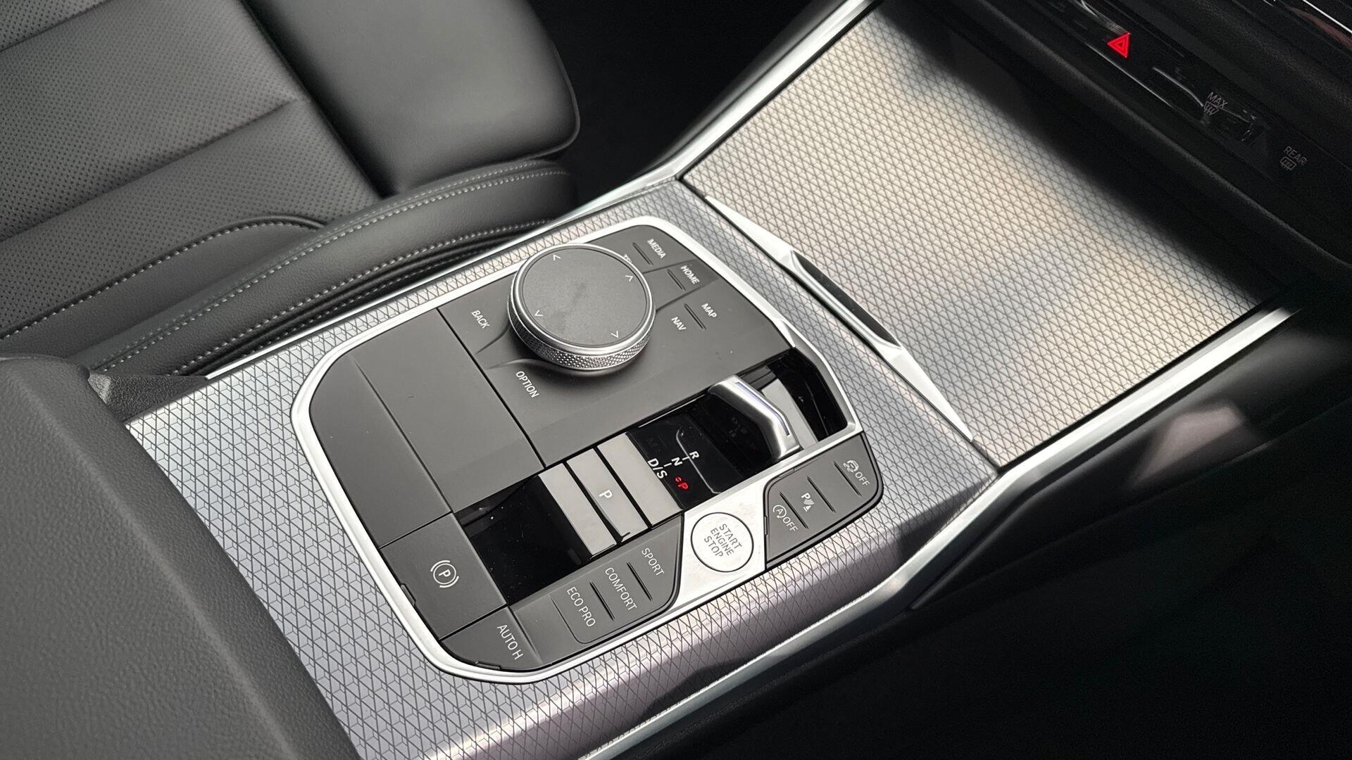 BMW 3 Series view 10