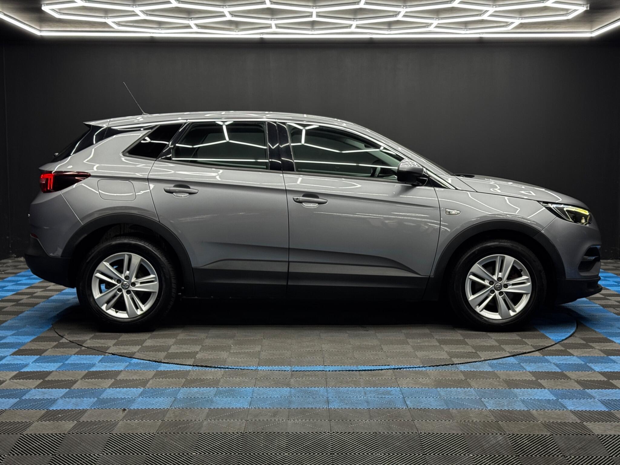 Vauxhall Grandland X view 4