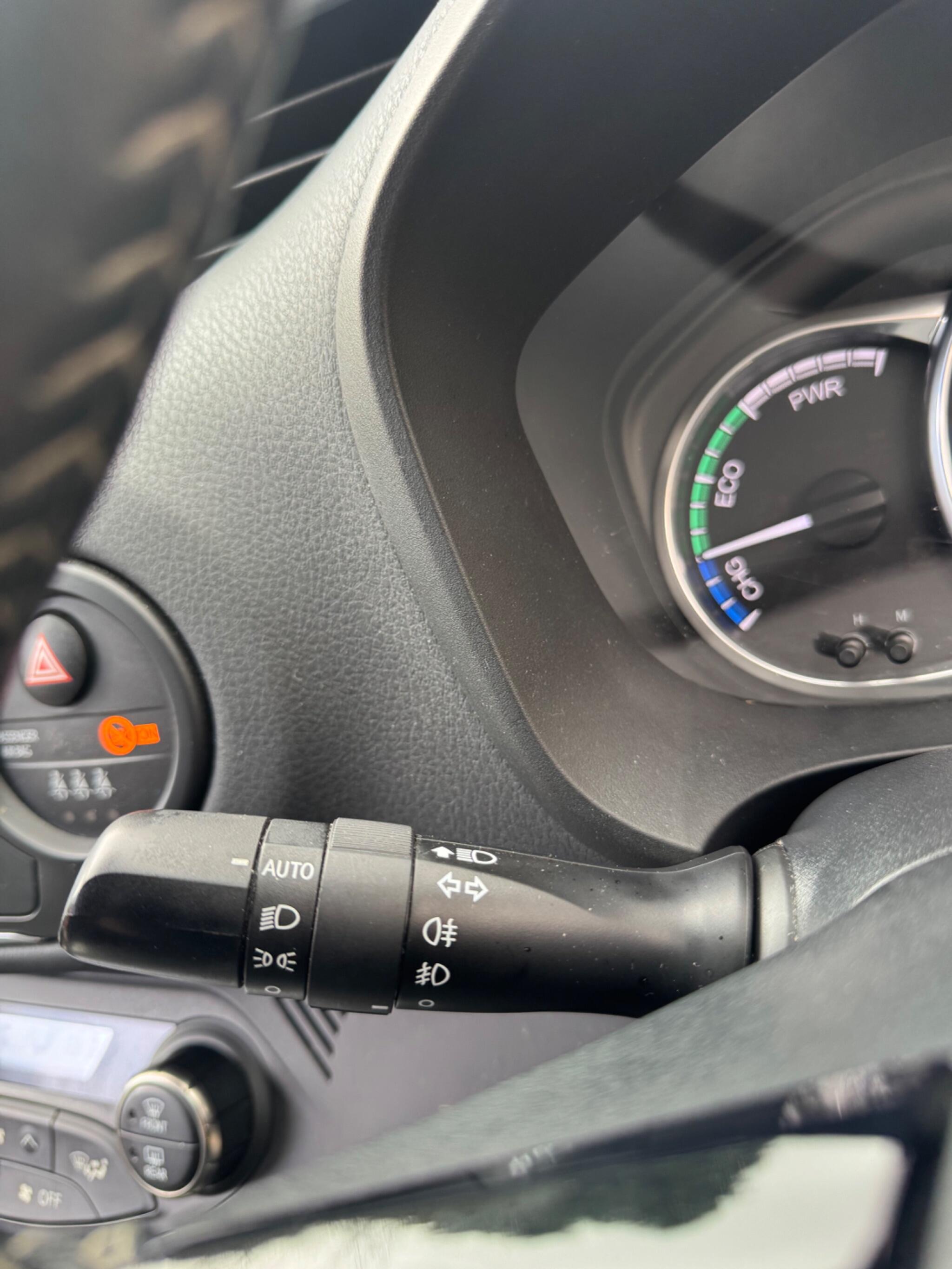 2017 Toyota Yaris 1.5 VVT-h Excel E-CVT Euro 6 (s/s) 5dr (15in Alloy) image 50