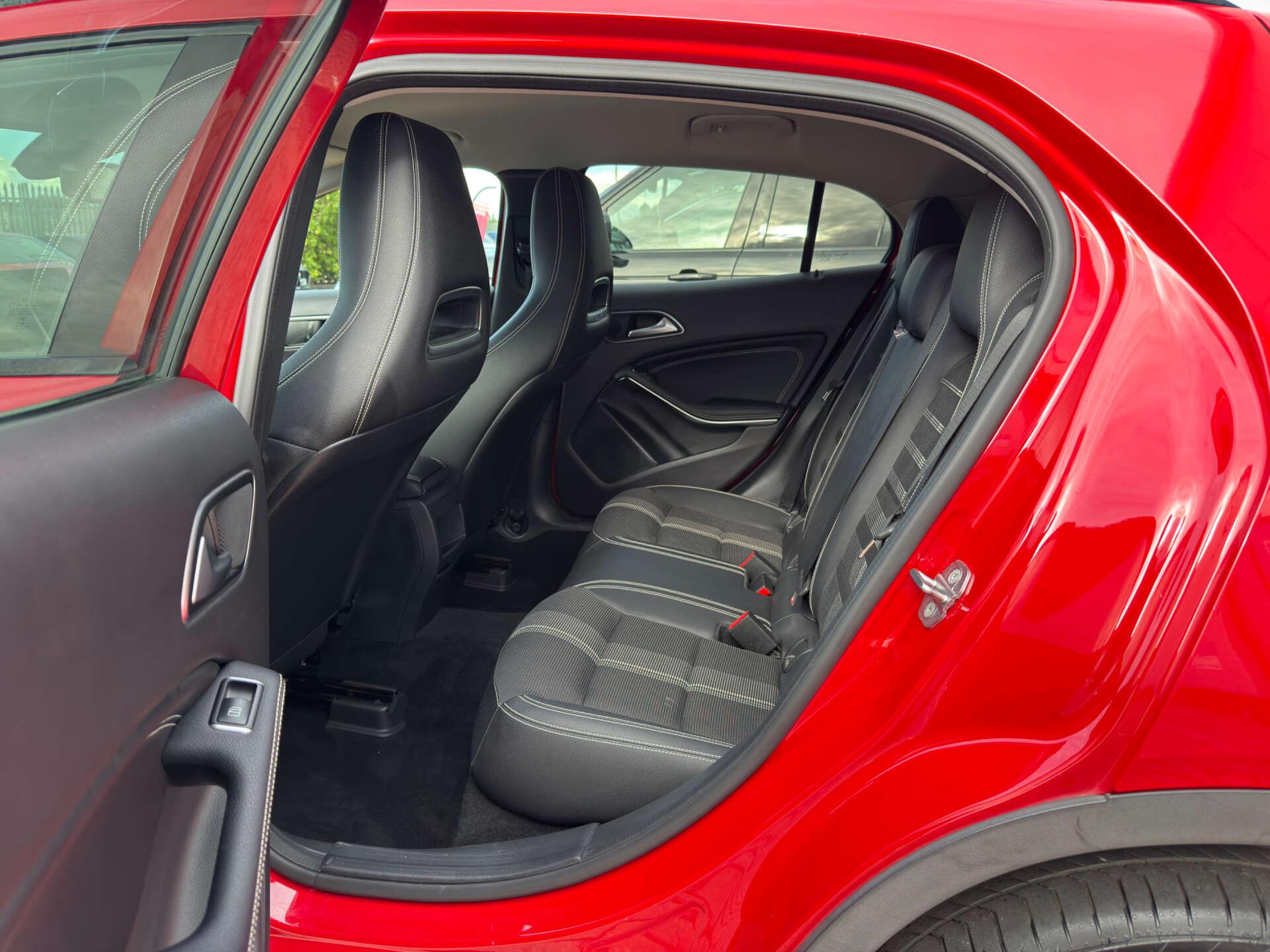 Mercedes-Benz GLA view 32