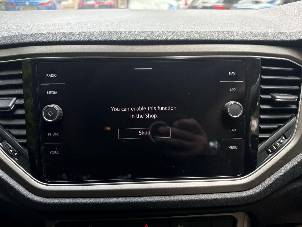 Volkswagen T-Roc view 16