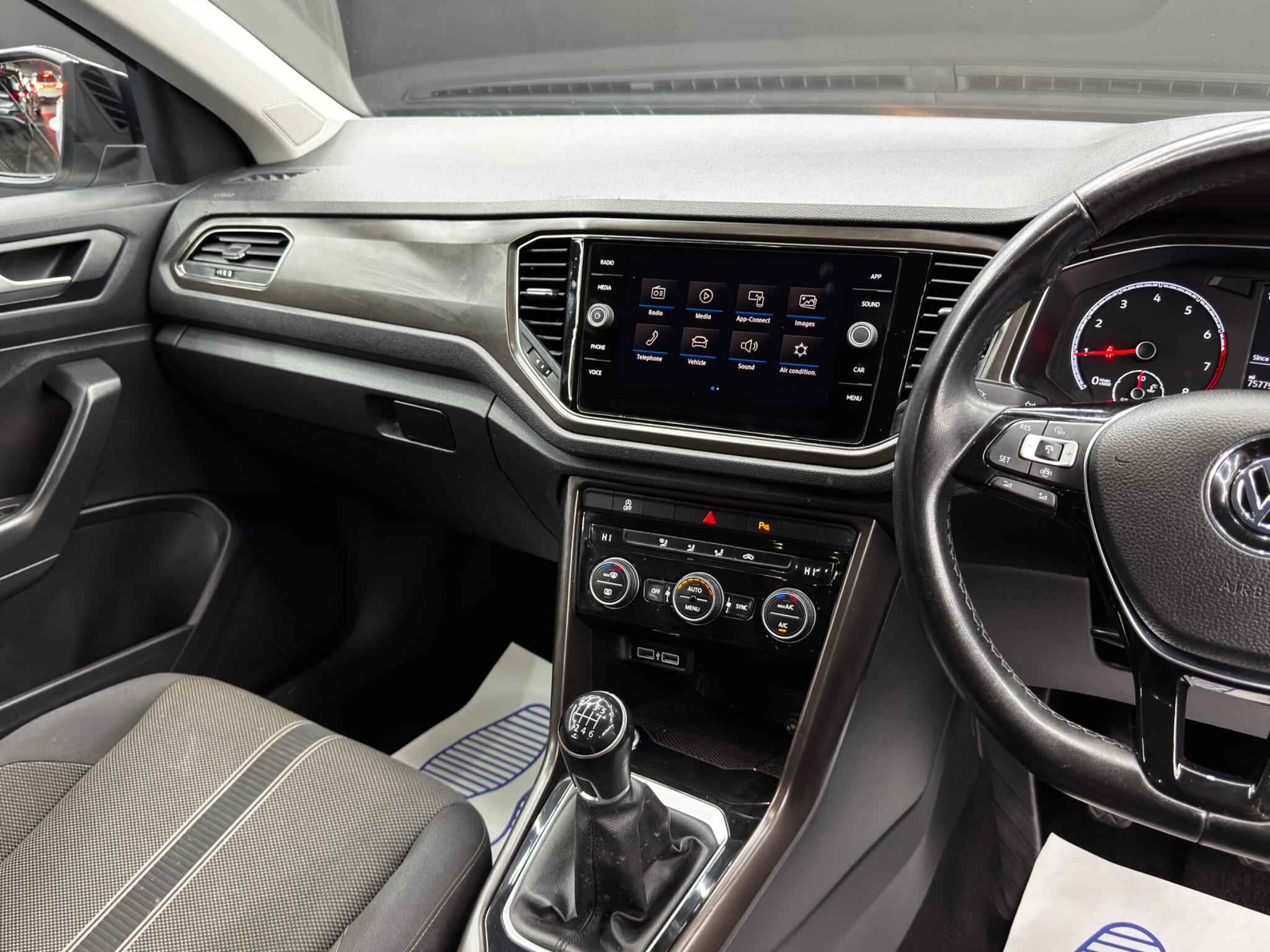Volkswagen T-Roc view 23