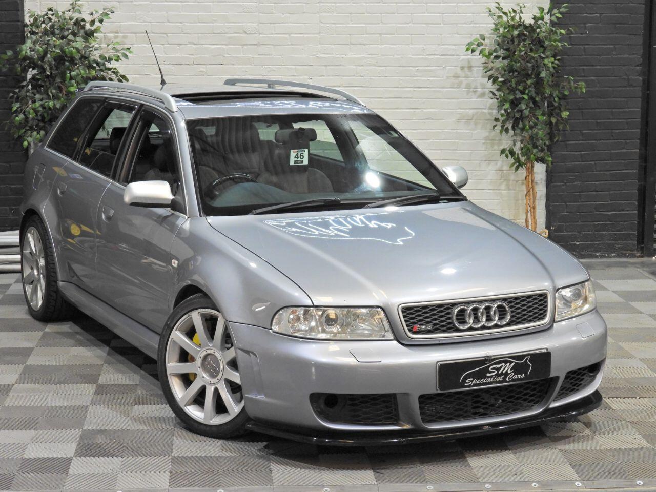 Audi RS4 view 9