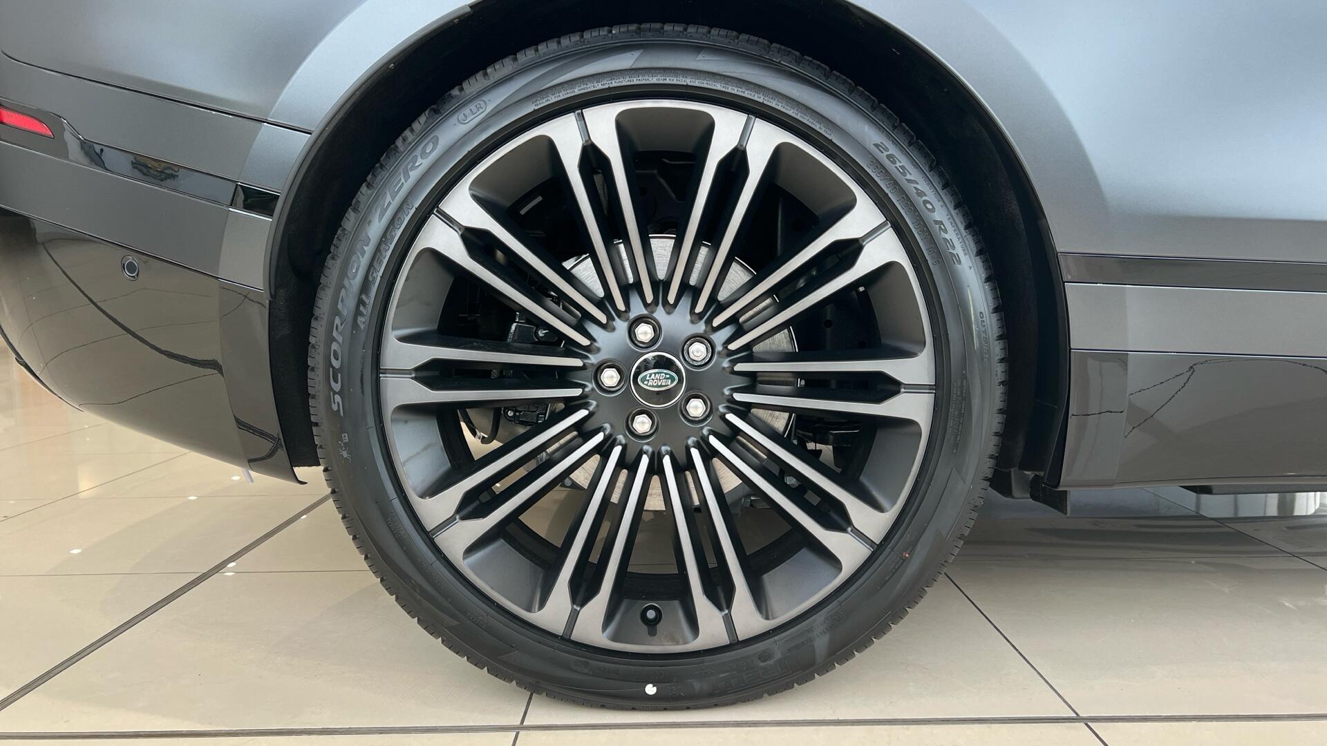 Land Rover Range Rover Velar view 19