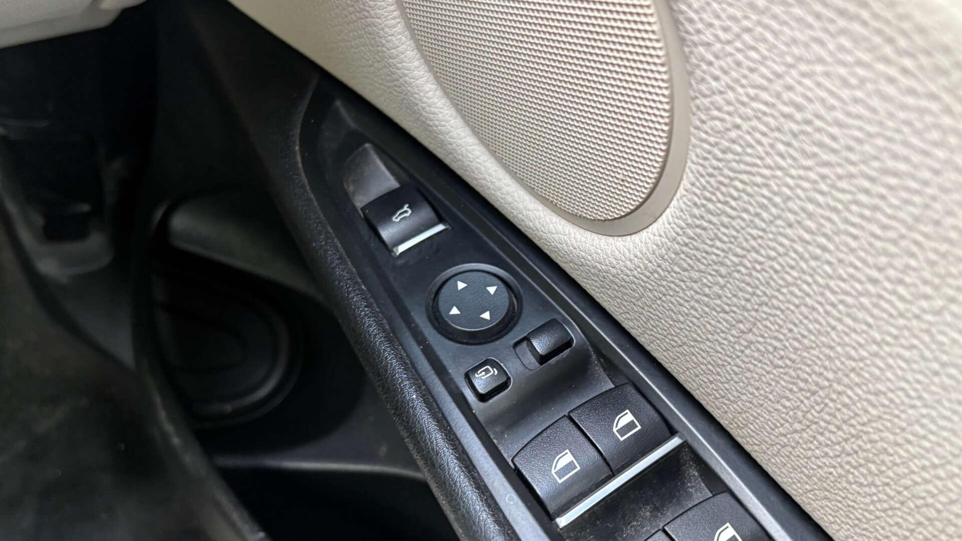 BMW X5 view 28