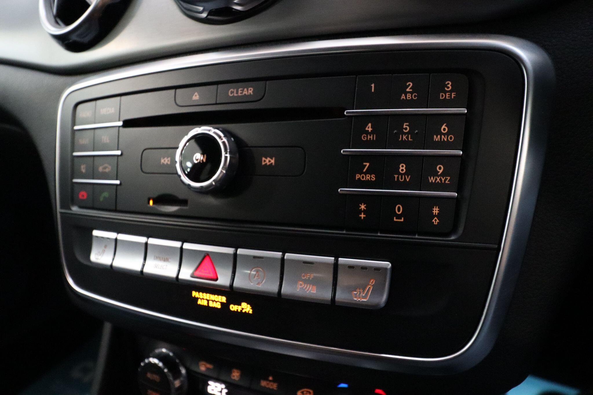 Mercedes-Benz Gla view 22