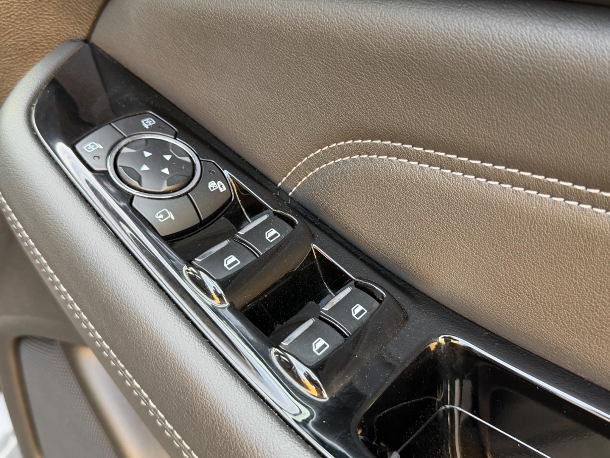 Ford Galaxy view 53