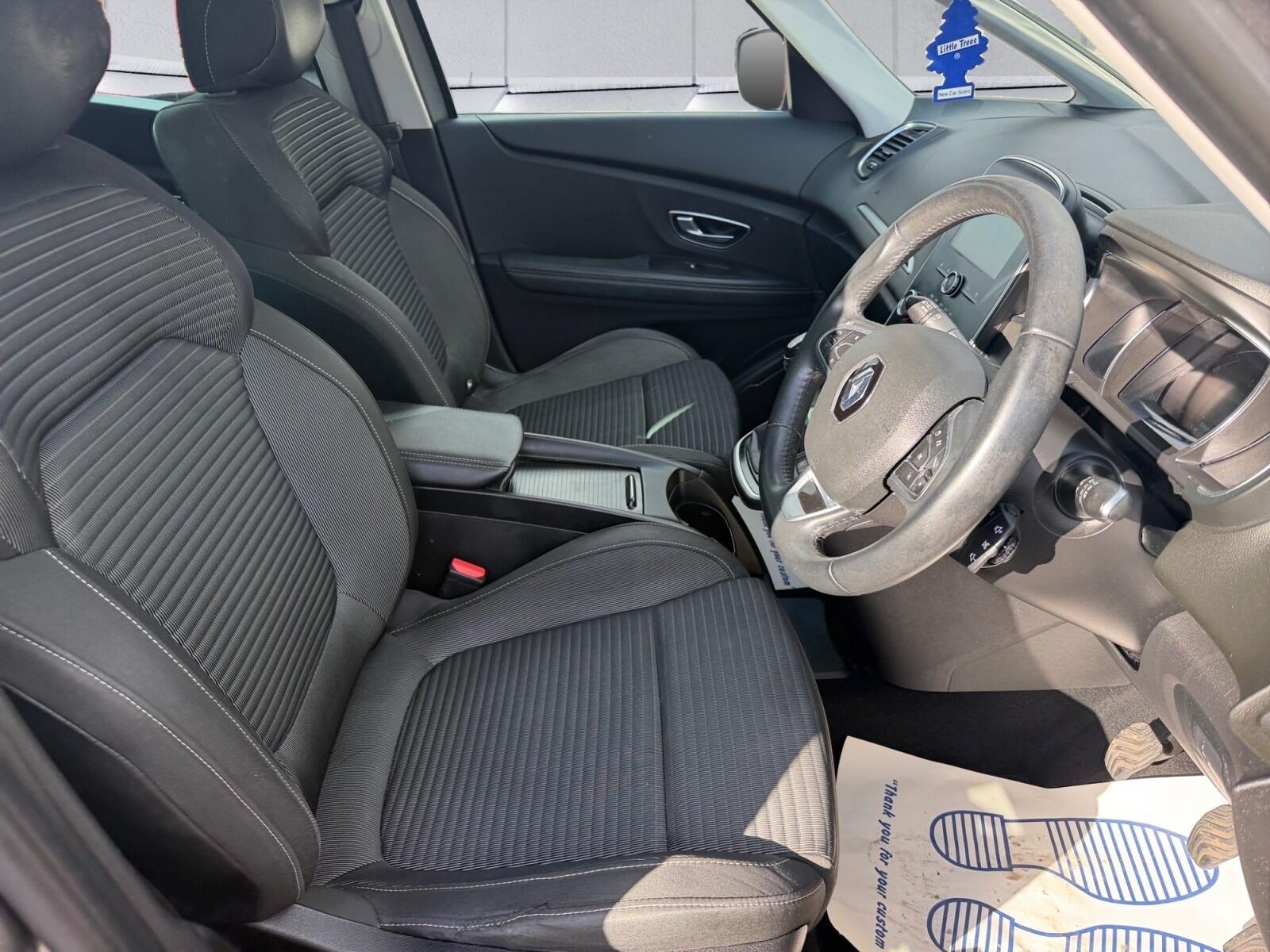 Renault Grand Scenic view 10