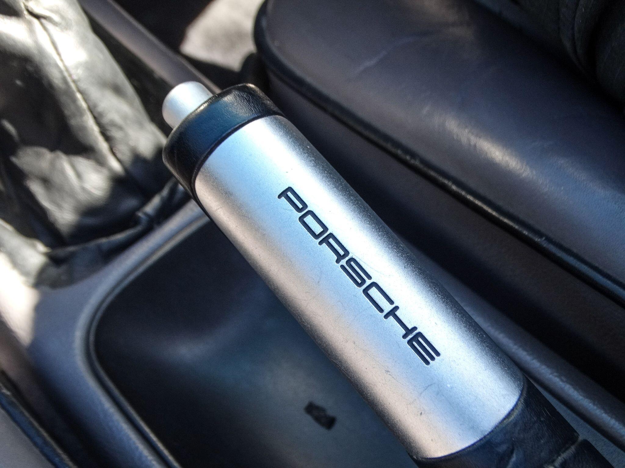 Porsche 911 view 17
