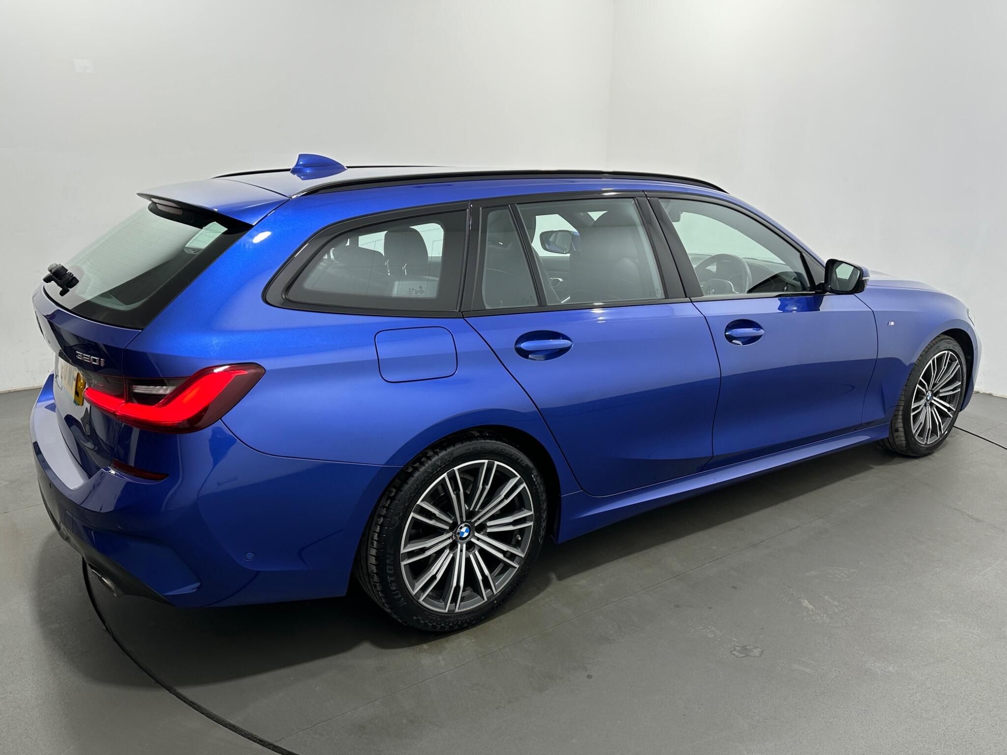 BMW 3 Series view 54