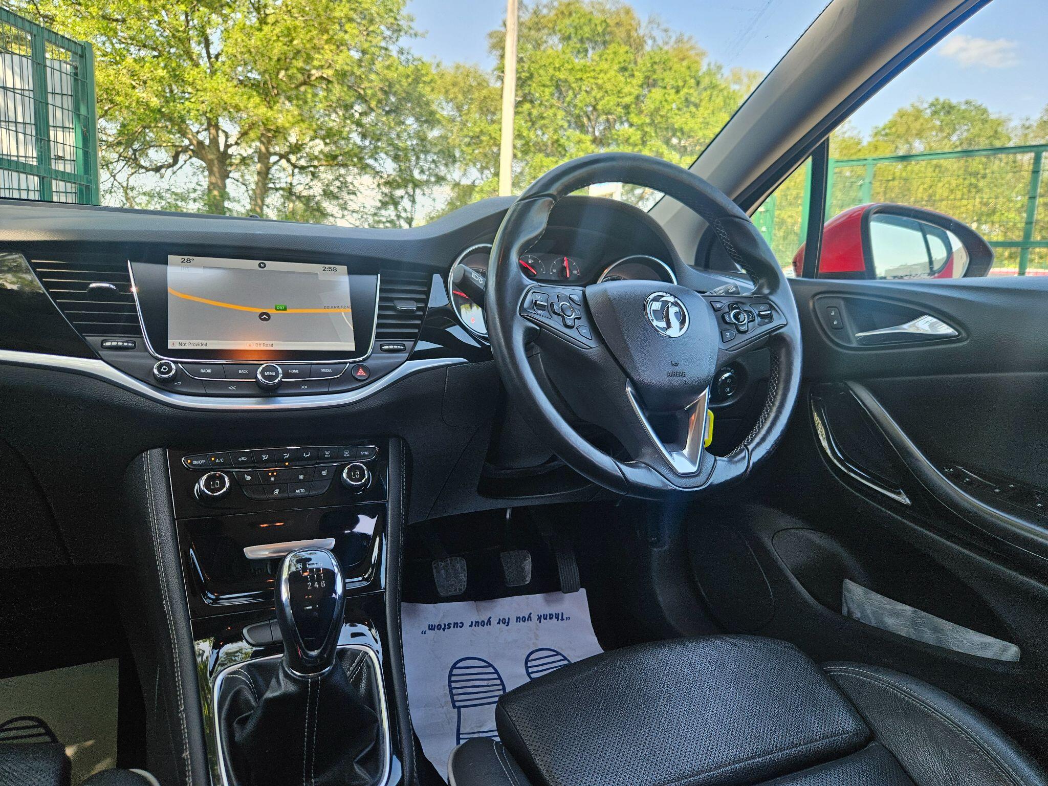 2016 Vauxhall Astra image 24