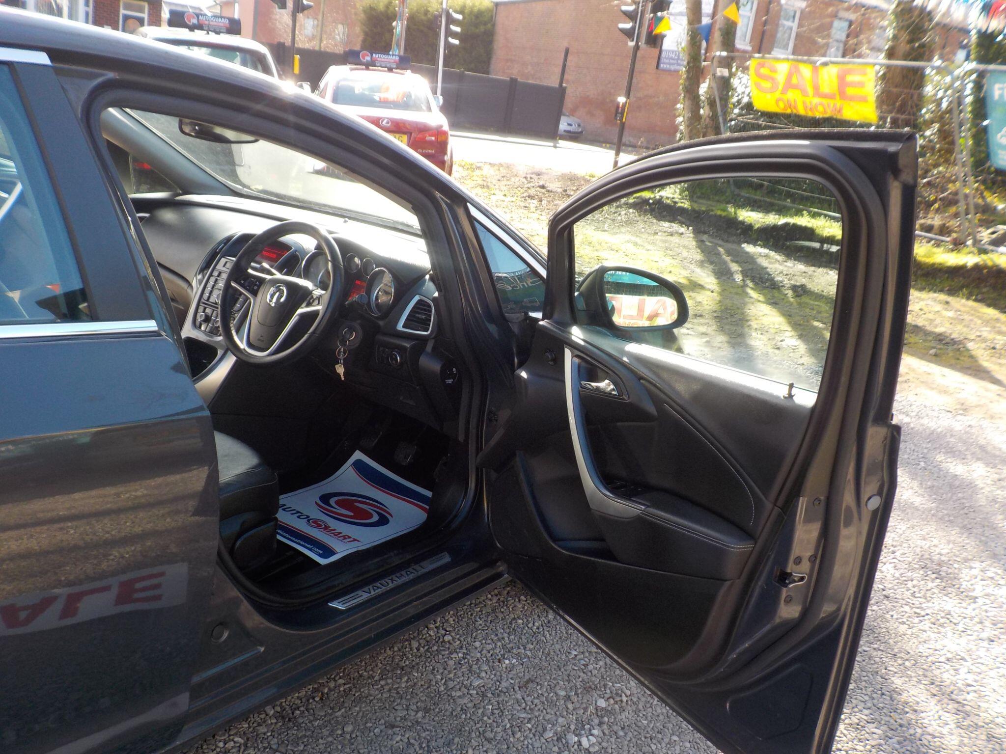 Vauxhall Astra 1.7 CDTi ecoFLEX 99g Elite Euro 5 (s/s) 5dr