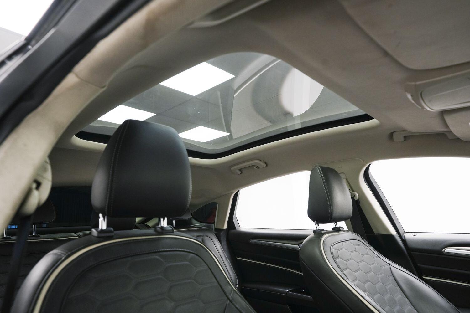 Ford Mondeo view 11