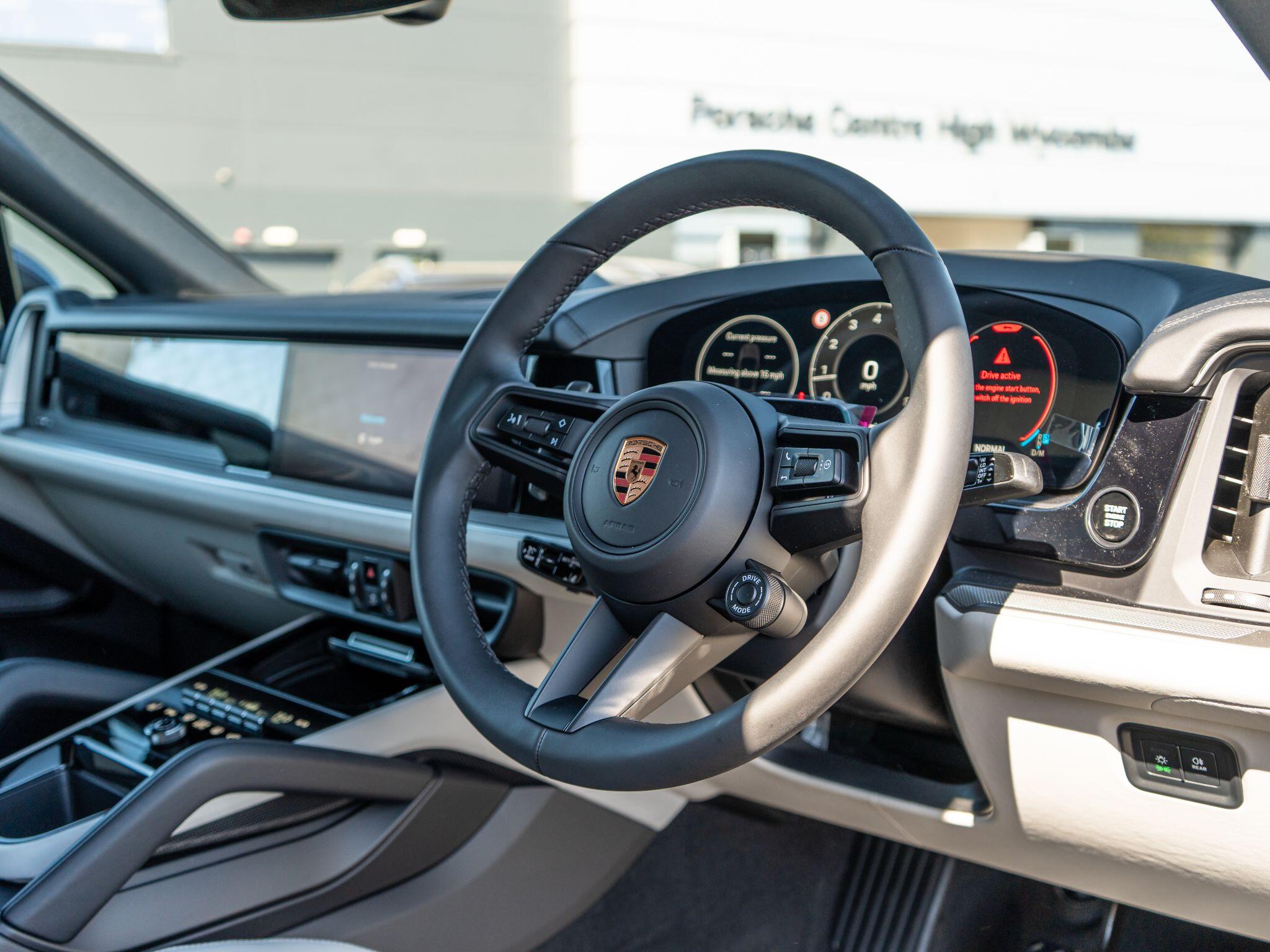 Porsche Cayenne view 35