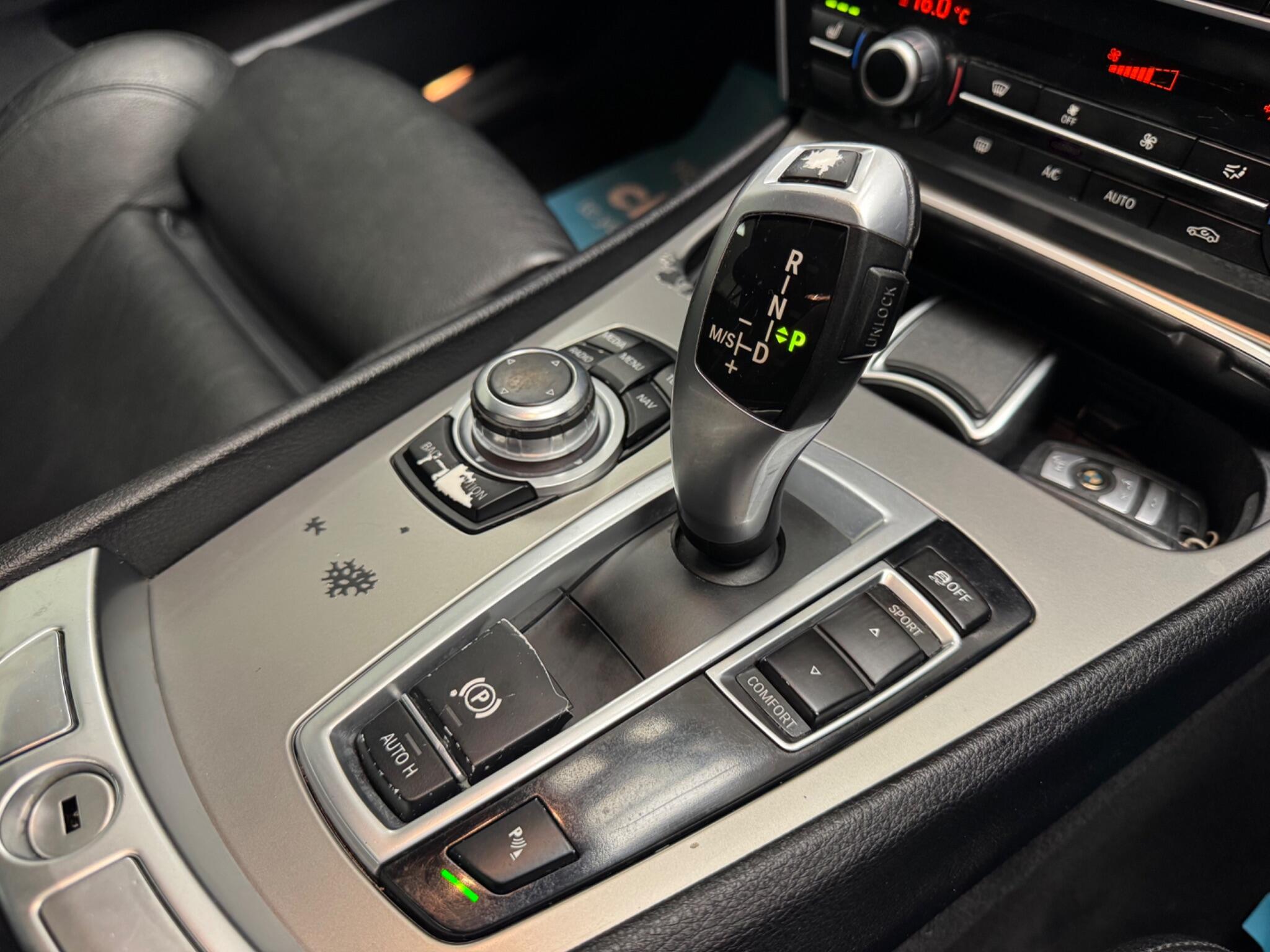 BMW 5 Series view 26