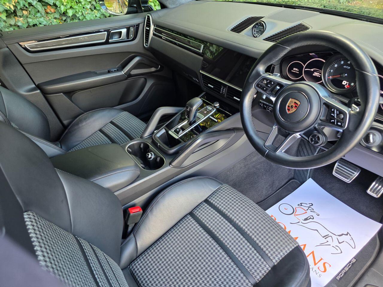 Porsche Cayenne view 33