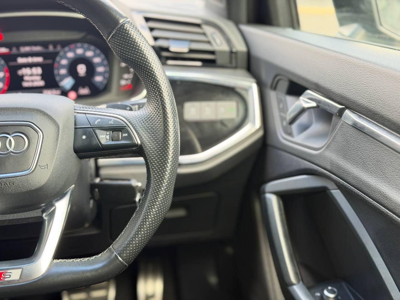 Audi Q3 view 31