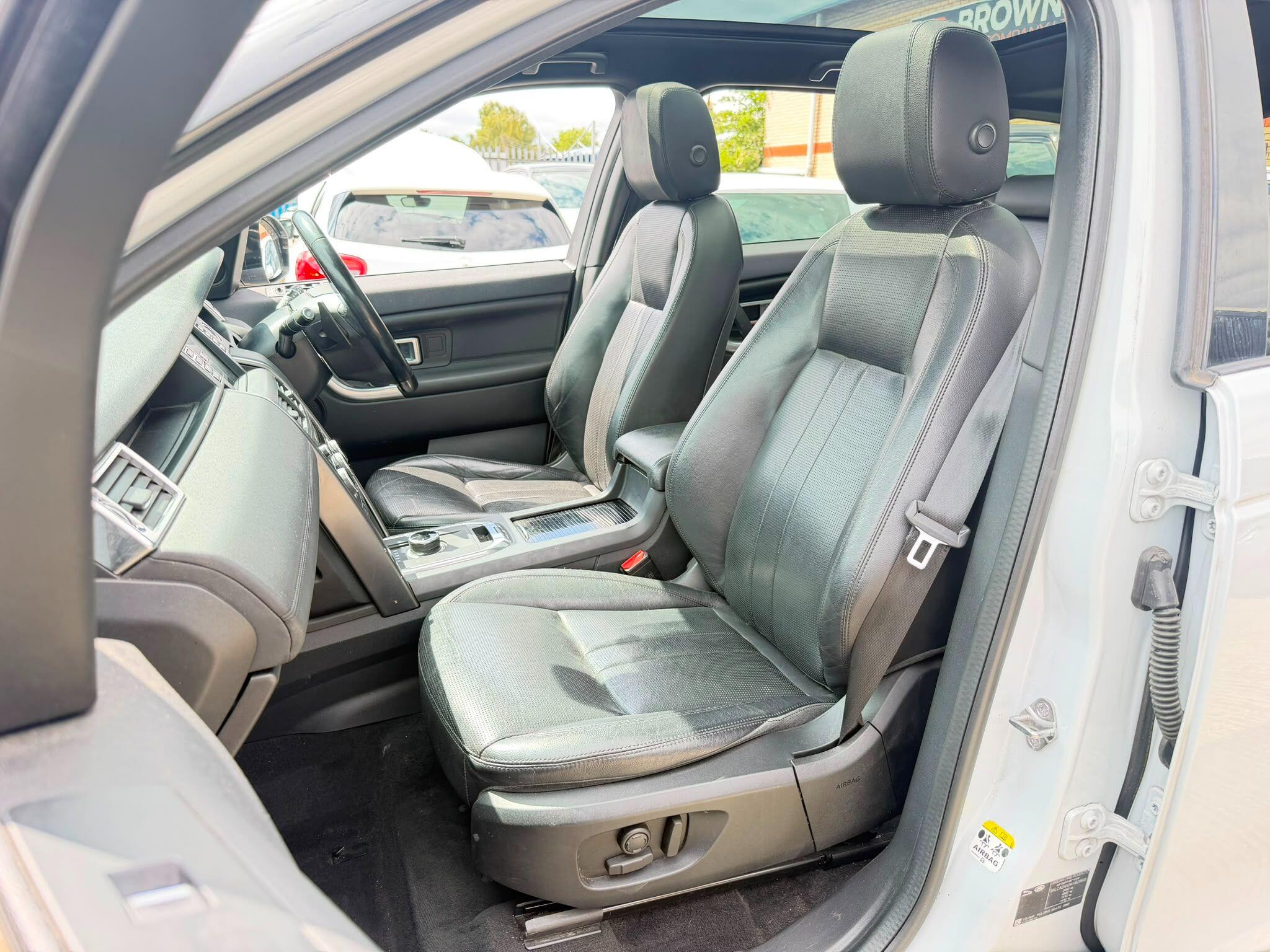 Land Rover Discovery Sport view 29