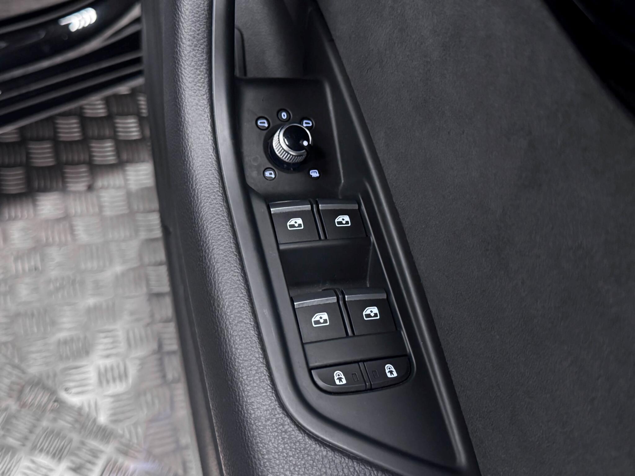 Audi A4 view 21