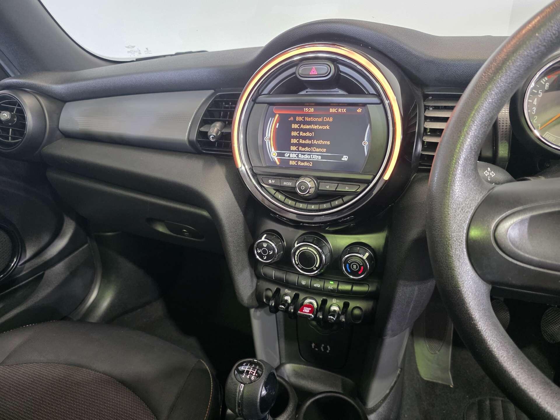 Mini Convertible view 26