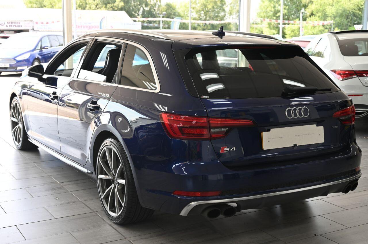 Audi S4 Avant view 11